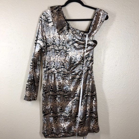 Lavish Alice Silvery Velvet Snake Print one-shoulder rouched mini dress - Picture 4 of 13